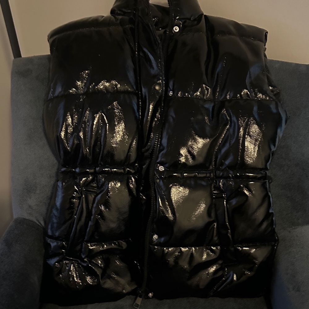 Divided Glossy Black Puffer Jacket